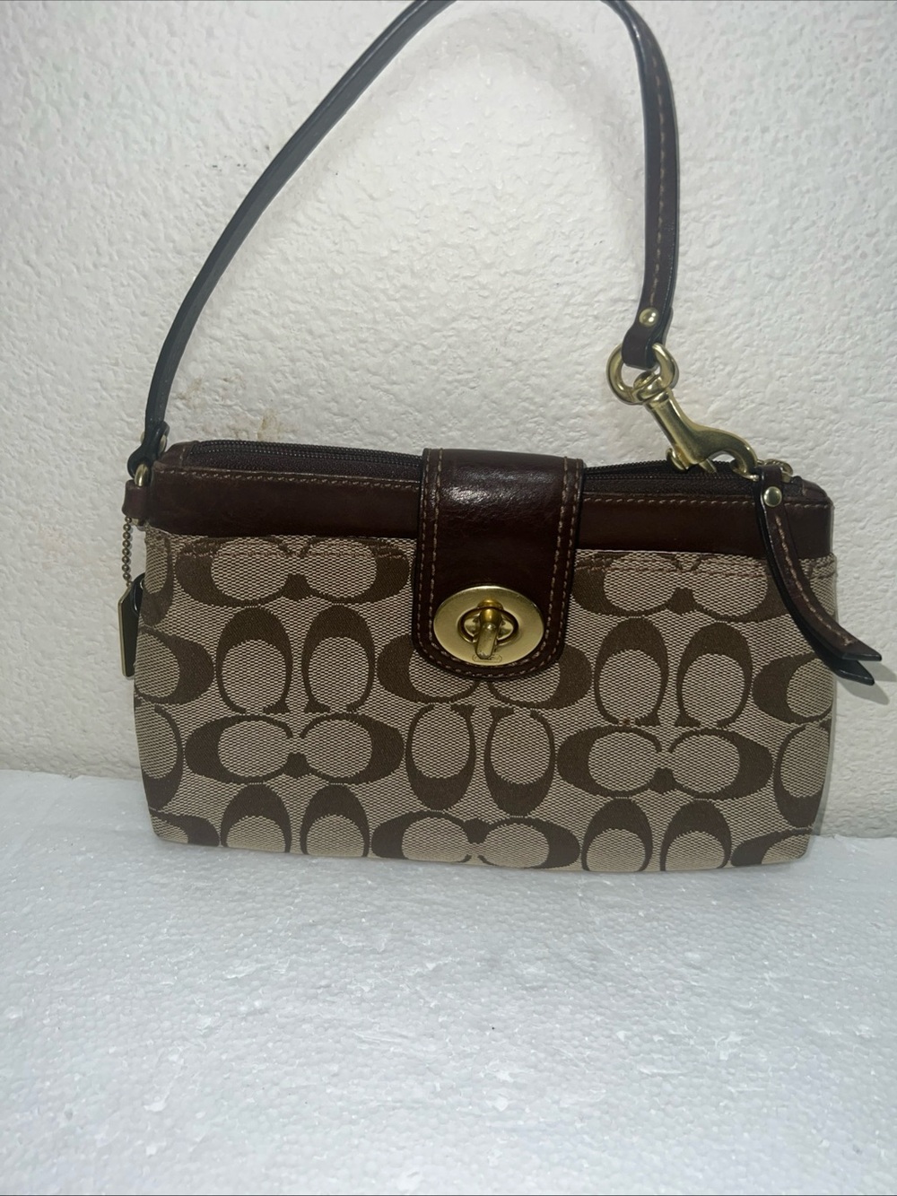 Vintage coach turn lock Brown Signature Canvas leather Wristlet - Picture 4 of 11
